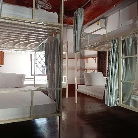 City Backpackers & Travel Λουάνγκ Πραμπάνγκ Εξωτερικό φωτογραφία
