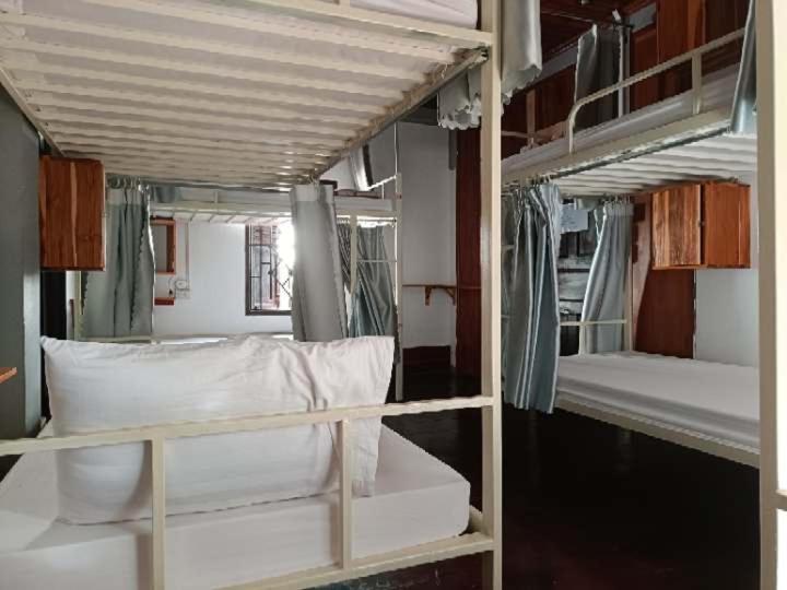City Backpackers & Travel Λουάνγκ Πραμπάνγκ Εξωτερικό φωτογραφία